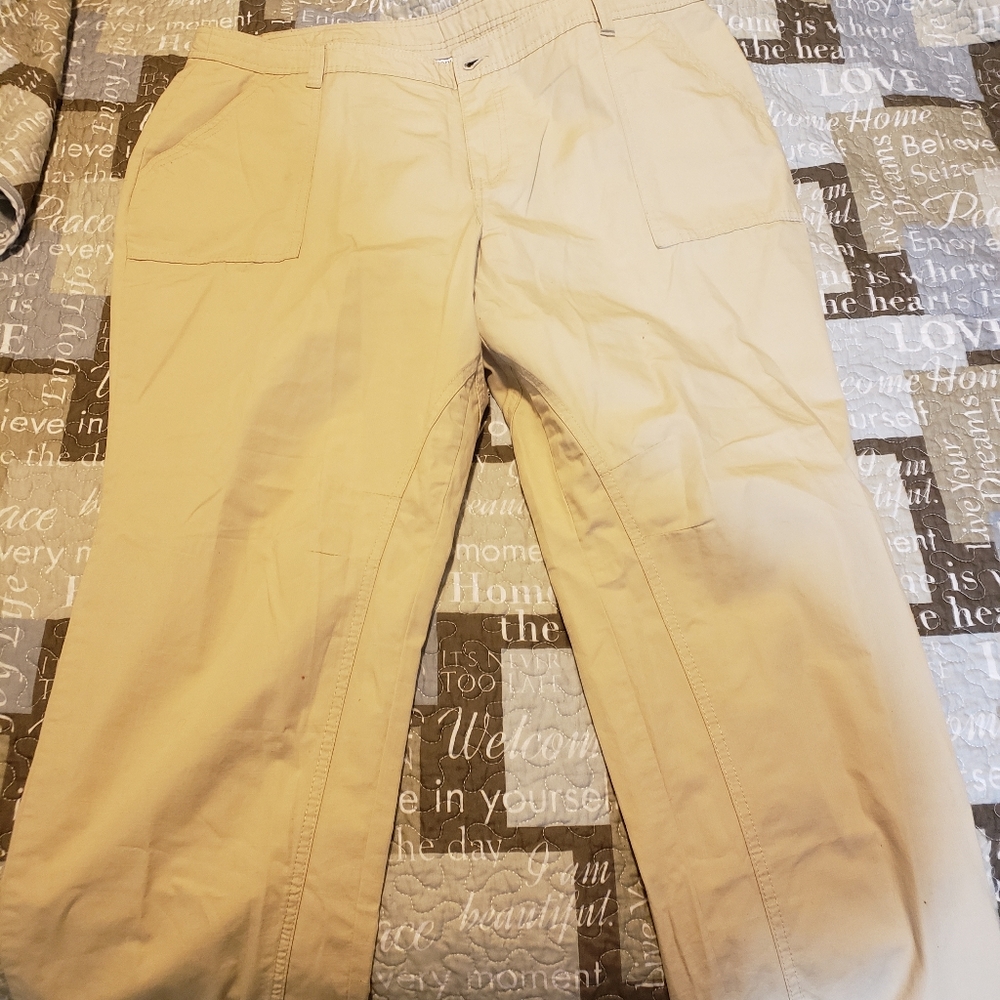 Avenue Khaki Pants sz 20